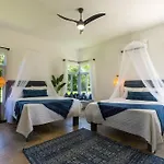 Ivy\'S Cove Beach Side Condo - Luxury Villa