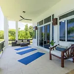 Ivy\'S Cove Beach Side Condo - Luxury Villa