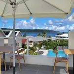 Crawlbay Suites Hotel