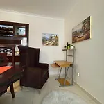Apartamento De 2 Habitaciones Con Seguridad Y Camaras