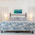 Sea Miracle Villa/Beach Cottage