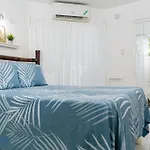 Sea Miracle Villa/Beach Cottage