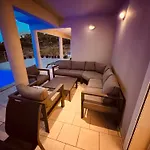 Villa Taiana