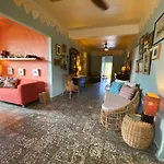 Casa de Amistad Guesthouse