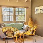Talk Of The Town Inn & Suites - St Eustatius