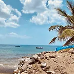 Kay Alice - Beachfront Villa