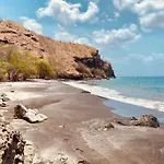 Kay Alice - Beachfront Villa