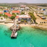 Oceanfront Barracuda At Den Laman
