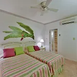 Maxwell Beach Villas