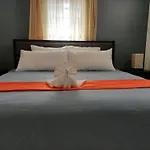 Papaya Inn