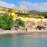All West Apartments & Diving