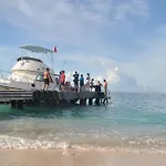 All West Apartments & Diving