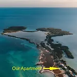2-Br Modern Oceanfront Apt Steps From Playa Sucia