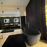 Casa Black And White Frente Al Mar
