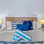 Tres Sirenas Beach Inn