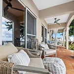 Tres Sirenas Beach Inn