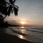 Unu Beach Hotel