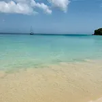 Sainte Anne , Appartement Spacieux Avec Balcon Bord De Mer