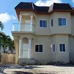 Sorina\'S Apartments