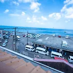 Deyna\'S City Inn
