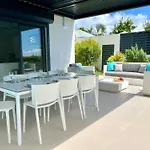 Tropic & Chic