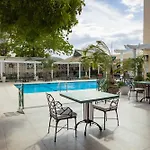 Courtleigh Hotel & Suites