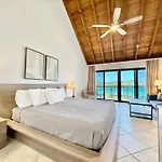 Sapphire Beachfront Renovated Villa 1200 Sf! - Free Wi-Fi