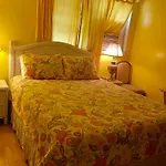 Eldemire\'S Tropical Island Inn