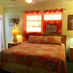Eldemire\'S Tropical Island Inn