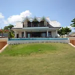 Tallawah Villa Five Bedroom Villa