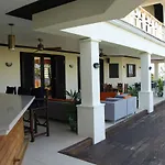 Luxury Villa Sleeps 6, Beach Access, Montego Bay