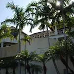 Luxury Villa Sleeps 6, Beach Access, Montego Bay