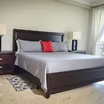 Luxury Oceanview Condo 2 Br/2.5 Ba