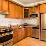Luxury Oceanview Condo 2 Br/2.5 Ba