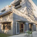 Hix Island House