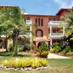 Reina Cumayasa Beach & Suites