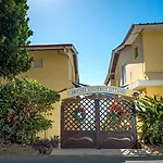 Lemontree Oceanfront Cottages