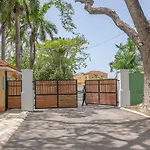 New 3-Bed On Hip Strip, Beach Access, Sleeps 8