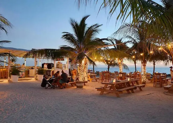 Spacious Apartment Minutes From The Beach