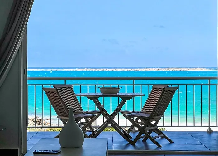 Front Line Unit 520 Ft2 - 48 M2, On Second Floor, Stunning Ocean View