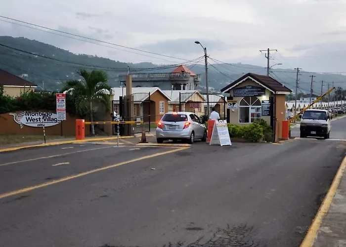 The Rest Stop- Gated Community-24 Hrs Security
