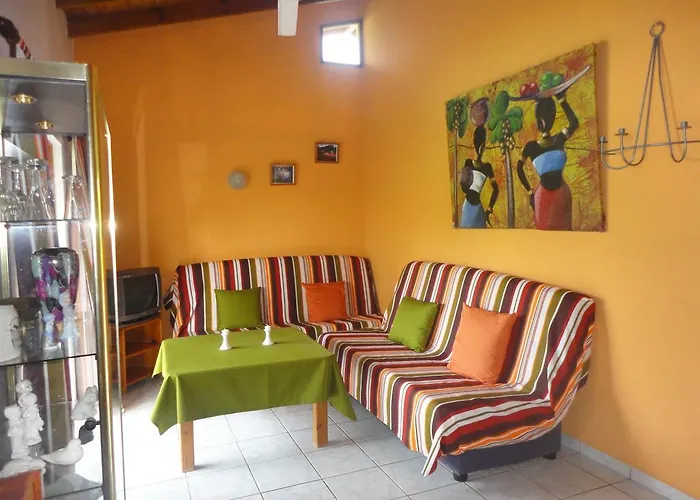 El Flamboyan Apartments