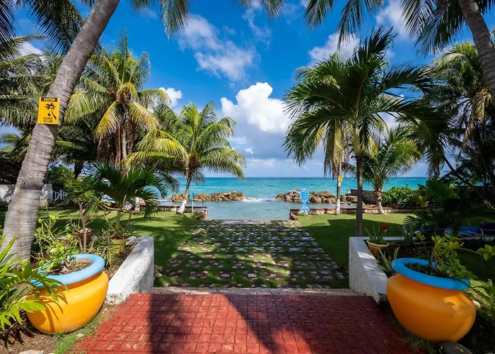 Chrisann\'S Beach Resort