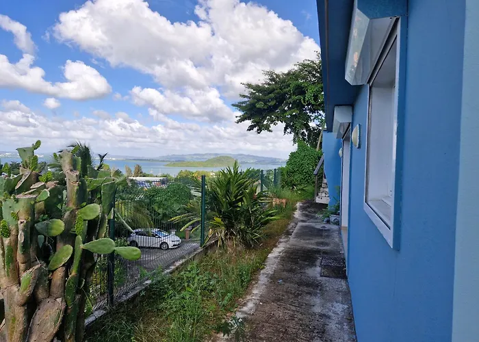 Kazpucins T2 Vue Mer Et Pitons