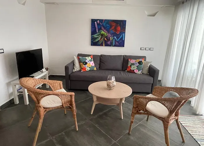 Peaceful And Lovely Apartment! Front Beach