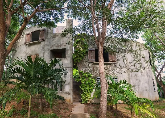 Hix Island House