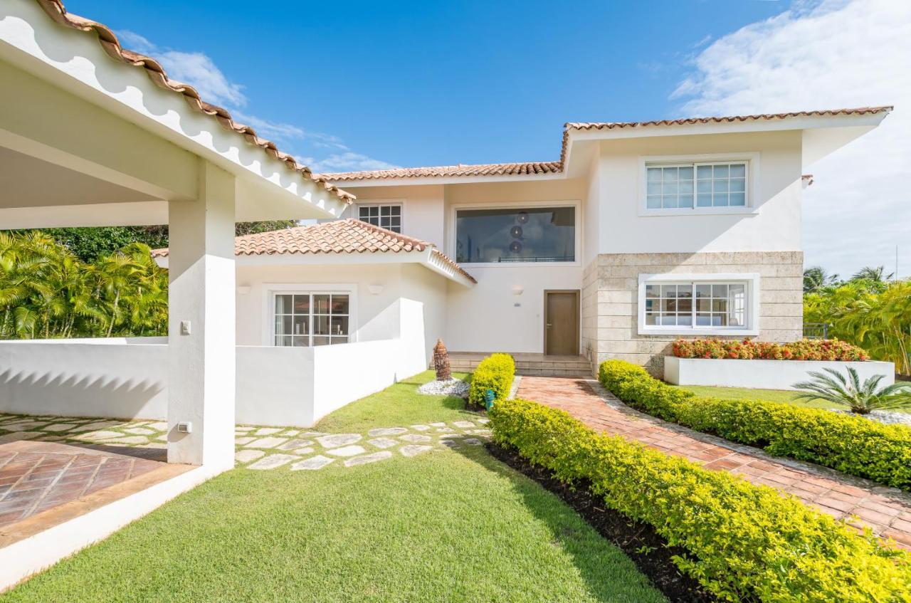 Luxury & Modern With Pool At Cocotal Golf & Country Club