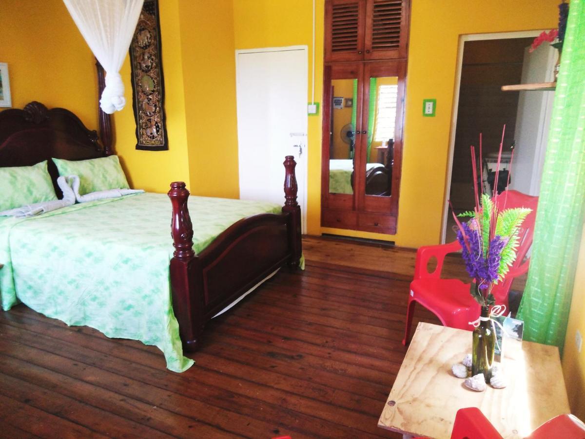 Toga * Port Antonio