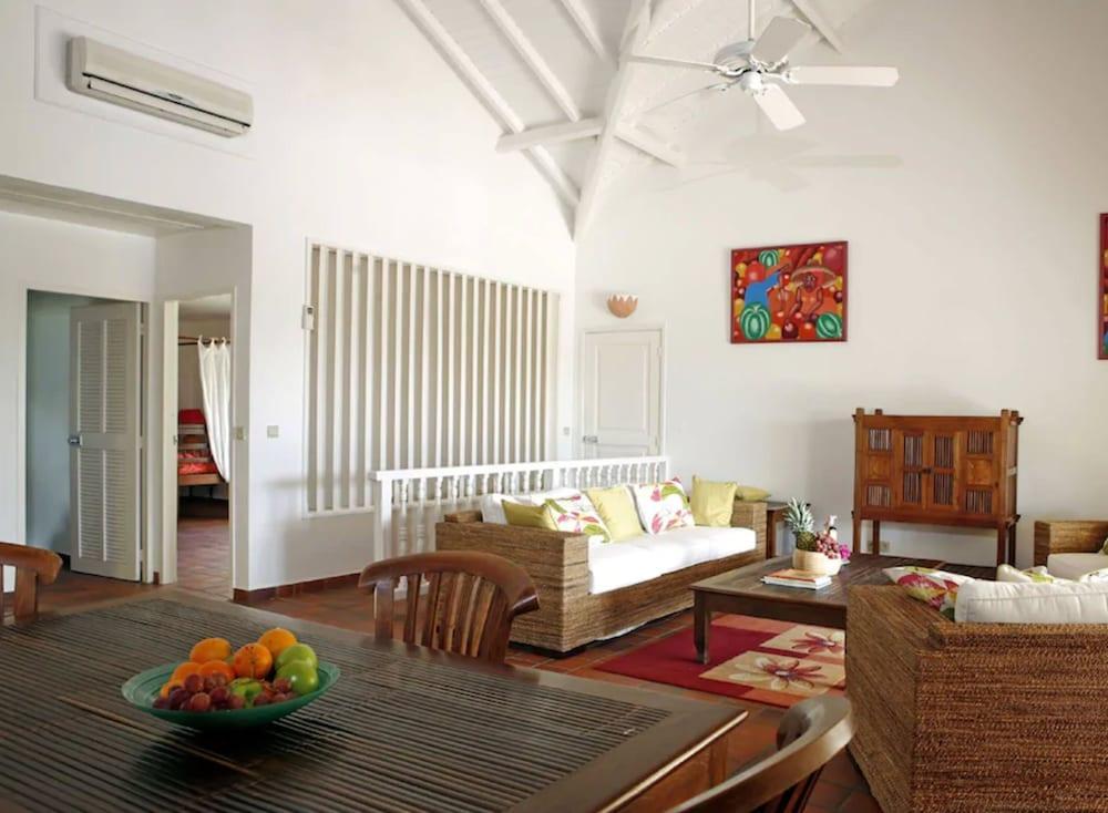 Esmeralda - Orient Bay Hotel