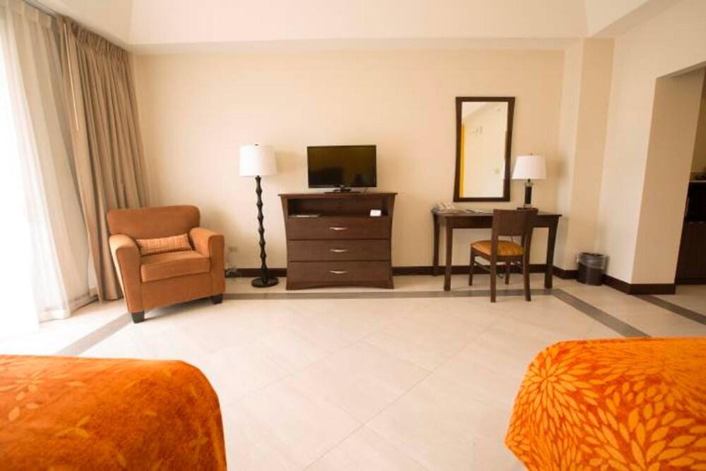 Maria's By The Sea 3*
